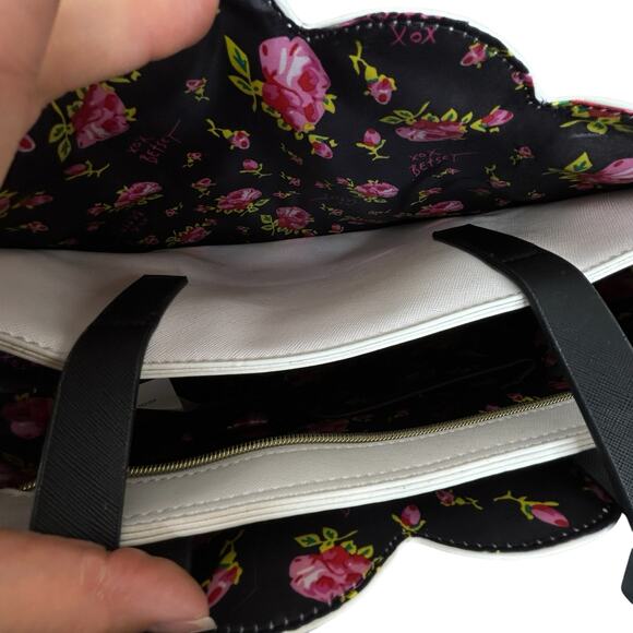 Betsey Johnson Bee Tote Bag Purse Black & White Scallop Logo Statement Handbag - Picture 15 of 16